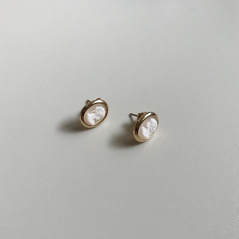 oar（オーエーアール）の「カメオプチイヤリング [ピアス]（アクセサリー）」