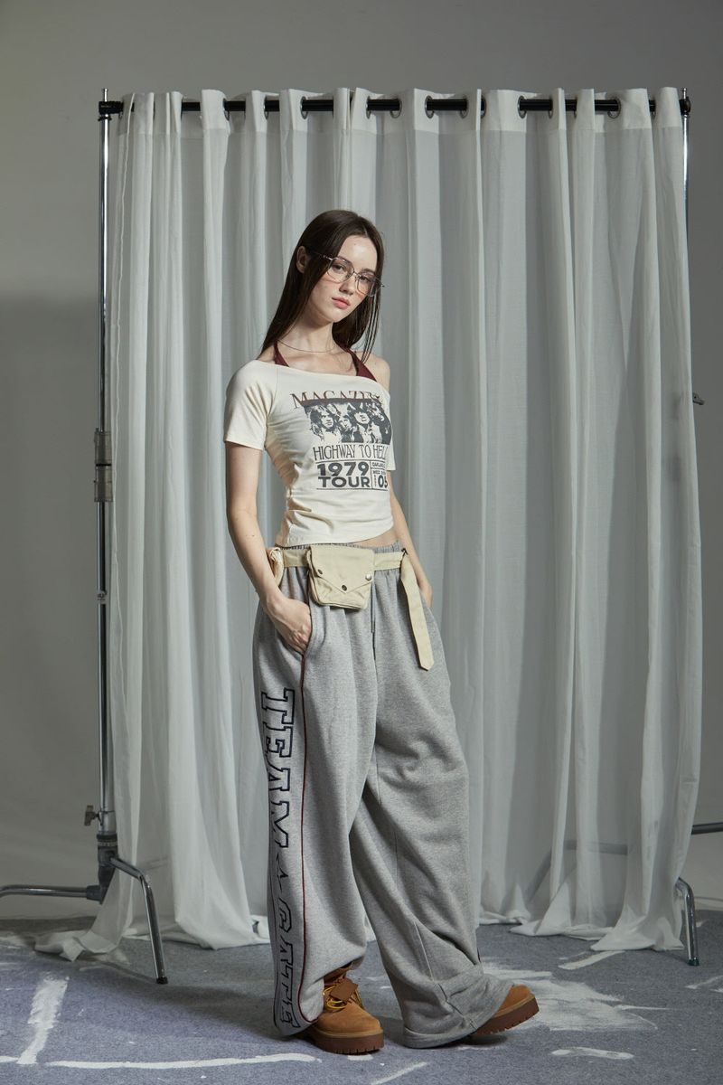 MAGAZINE HALTER TOP