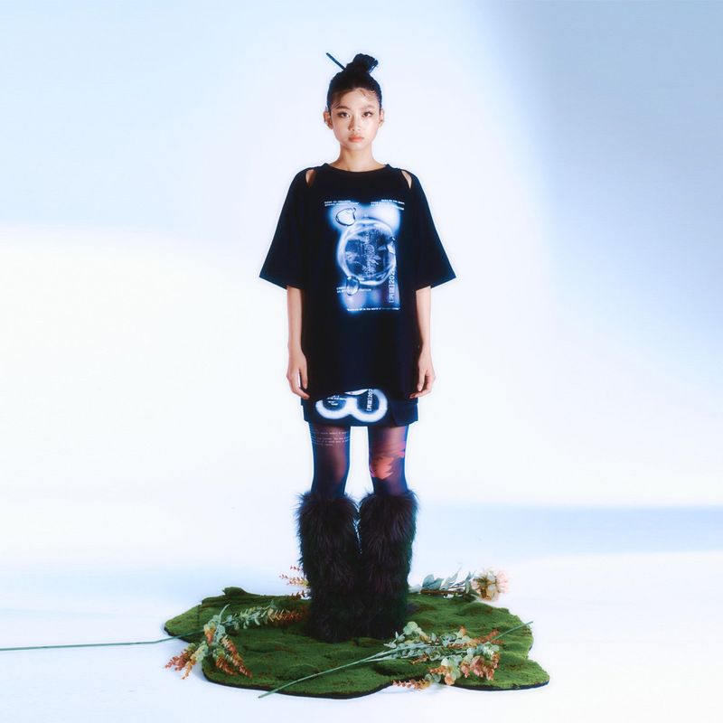Roseapple（ローズアップル）の「222 Cutout graphic t-shirts - Black（Tops）」