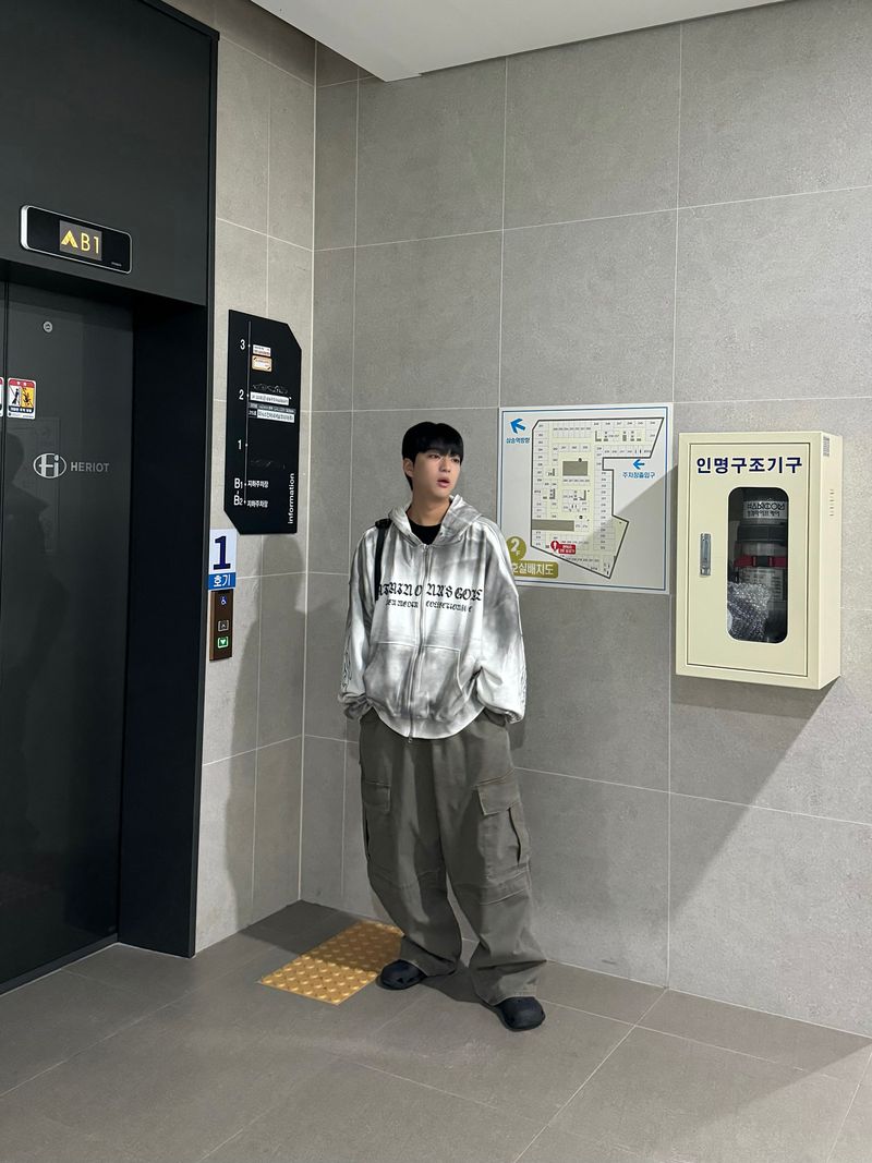 アテンションコットンフーディージップアップ