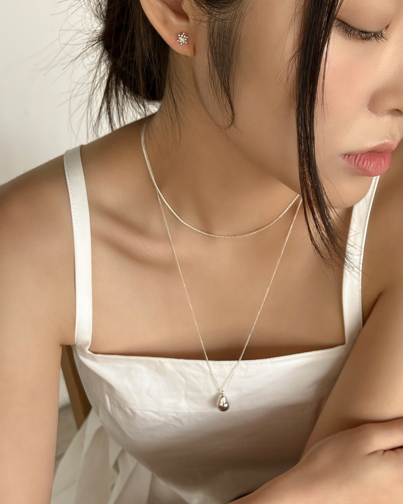 Floral earring (silver)