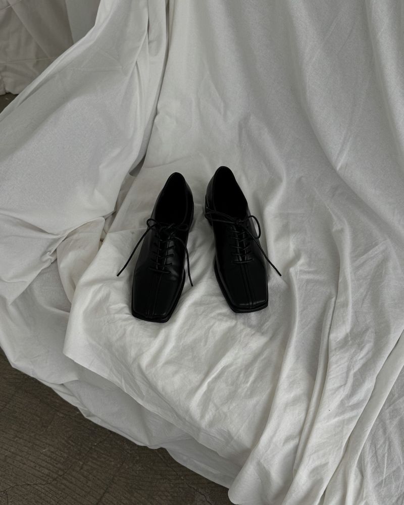 Oxford lace loafer