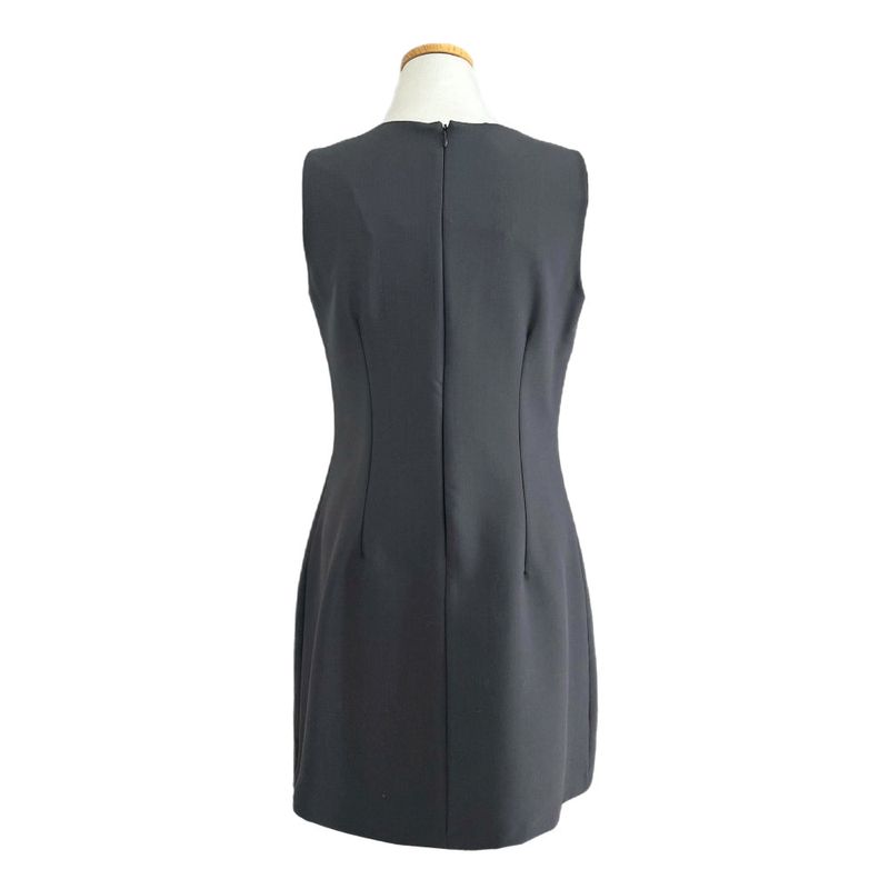 Classic Mae Simple Line Two-Pocket Mini Dress