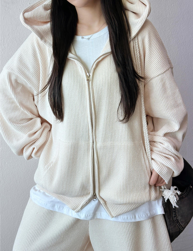 CCORTTI（コルッティ）の「Wide Balloon Set-Up Shiny Velvet Big Hood Zip-Up Hoodie 🖤🐣 3 COLOR（Tops）」