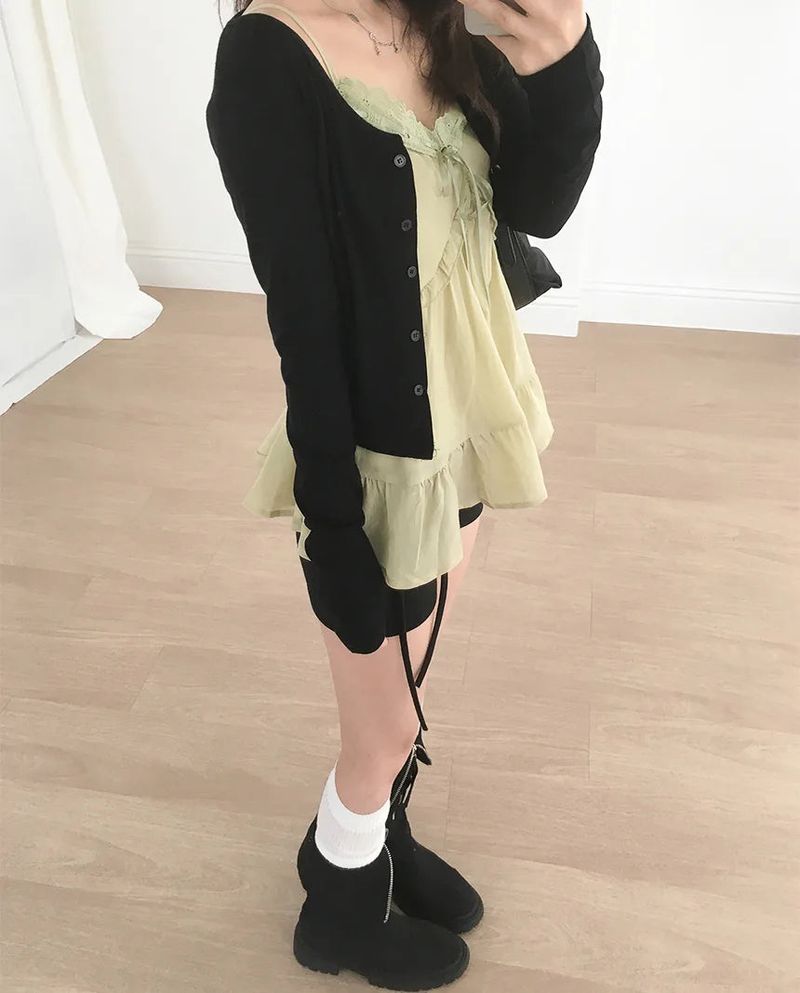 Frill Sleeveless Blouse (2 colors)