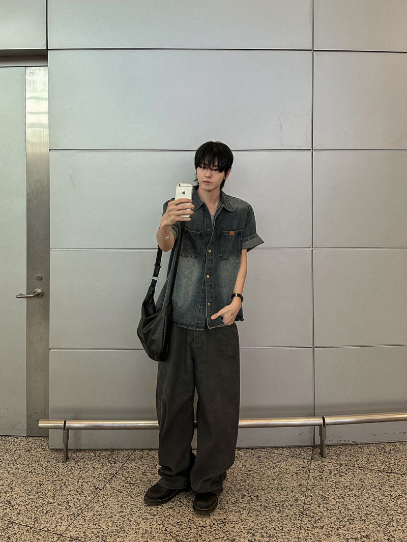 WHAT A LOOK（ワット ア ルック）の「Snap Washed Label Denim Shirt（Tops）」