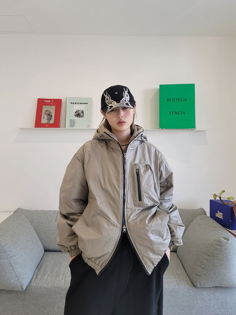 VENTIQUE(ベンティーク)の「VENTIQUE arc hood padding 3color(Tops)」