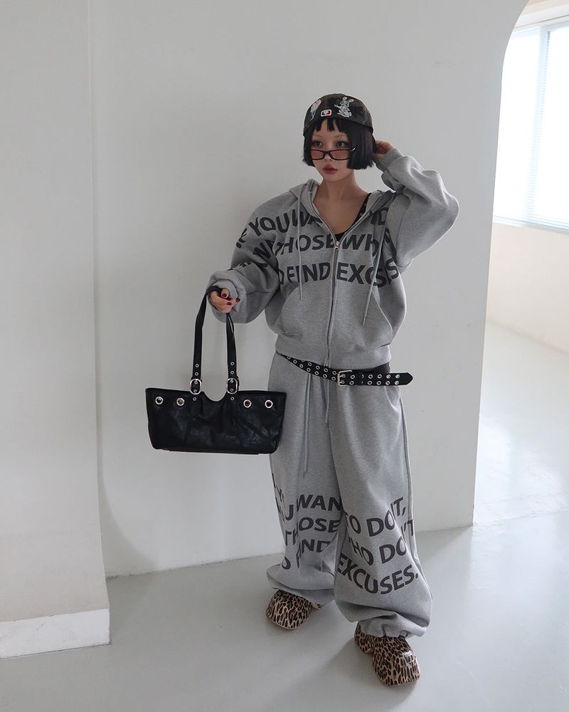 Delight-J（ディライトジェイ）の「[UNISEX] ワンツーレタリングオーバーサイズフィットフーディドジップアップジャケット（トップス）」