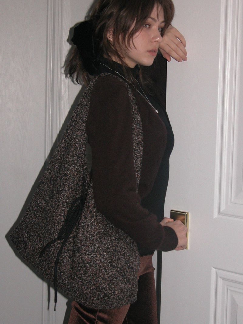 VOOR（ボル）の「ベルベットシュシュ_X-Large_ブラック（ヘアアクセサリー）」