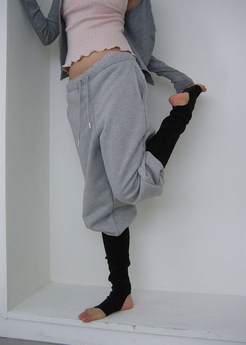 eon（イオエン）の「KNEE WARMER SWEAT PANTS（Pants）」