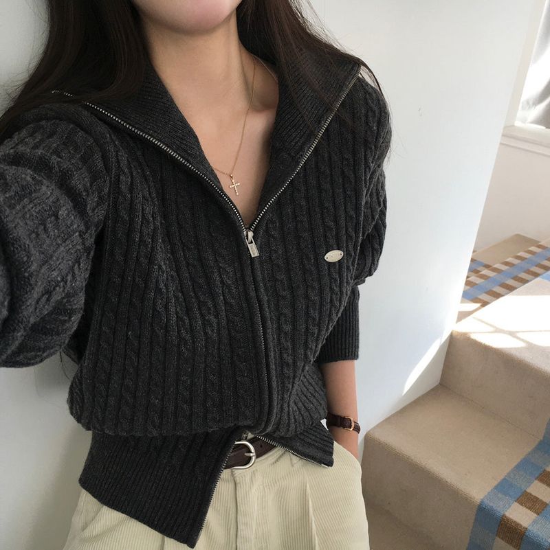 [BELLIDE MADE] Cable knit zip-up with pendant