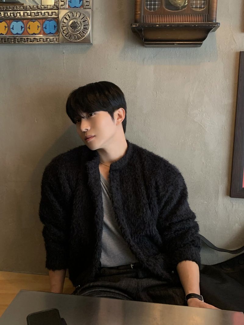 Airy texture cropped cardigan