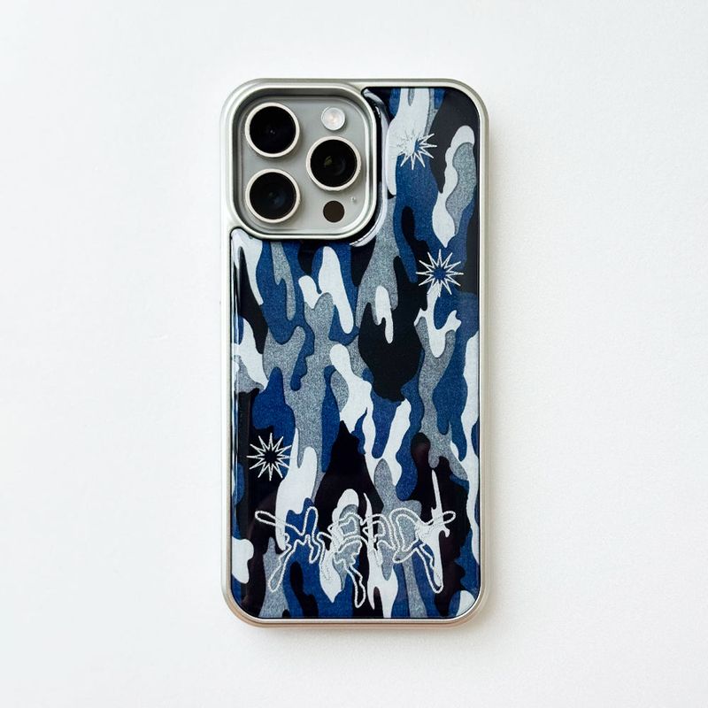 MEMORIESBOUNDARY（メモリーズバウンダリー）の「Sharpburst Camouflage Phone Case (SV_Blue)（Smartphone Accessories）」