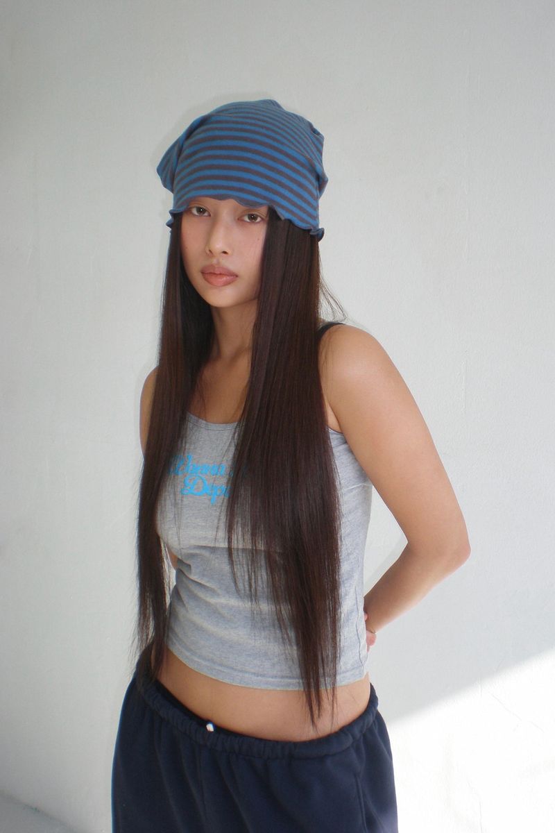  LETTERING SLEEVELESS TOP - GRAY