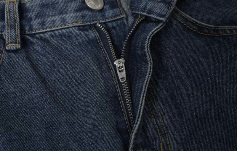 テイルバックピンタックデニムパンツ