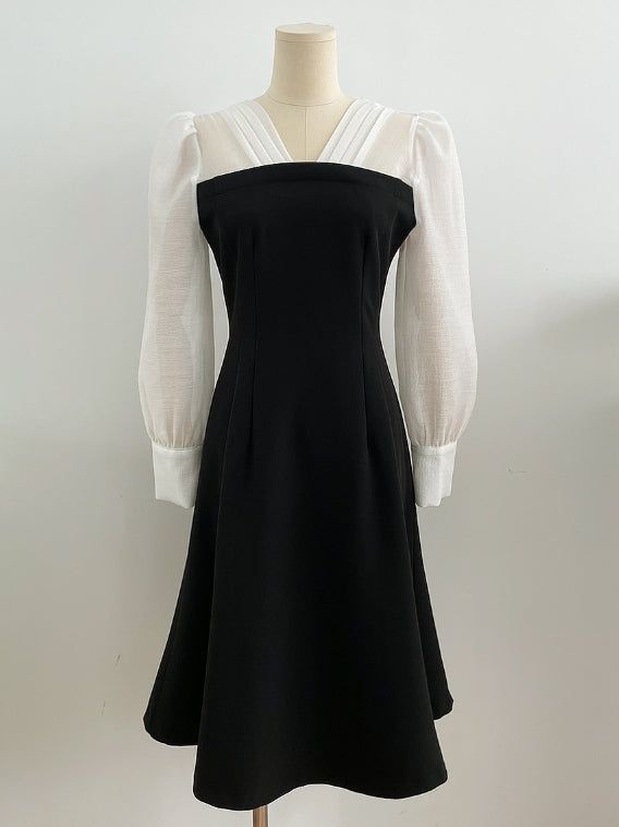 Chenibel V-neck Color Matching Pin-Tuck Flare One Piece