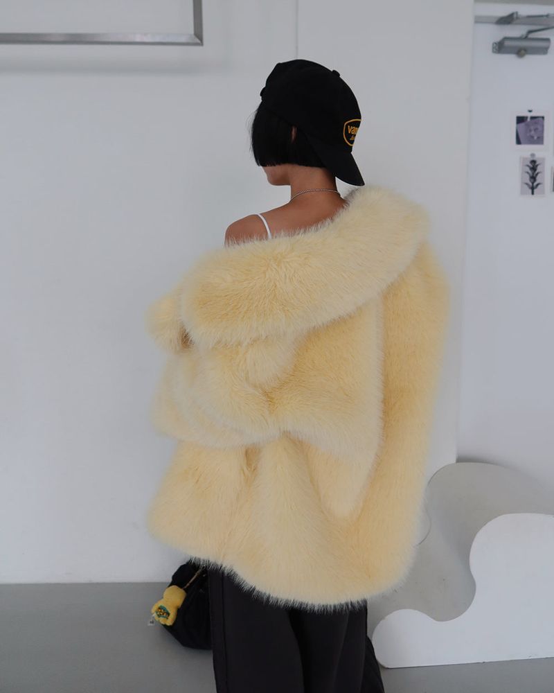 Pastel collar fake fur jacket