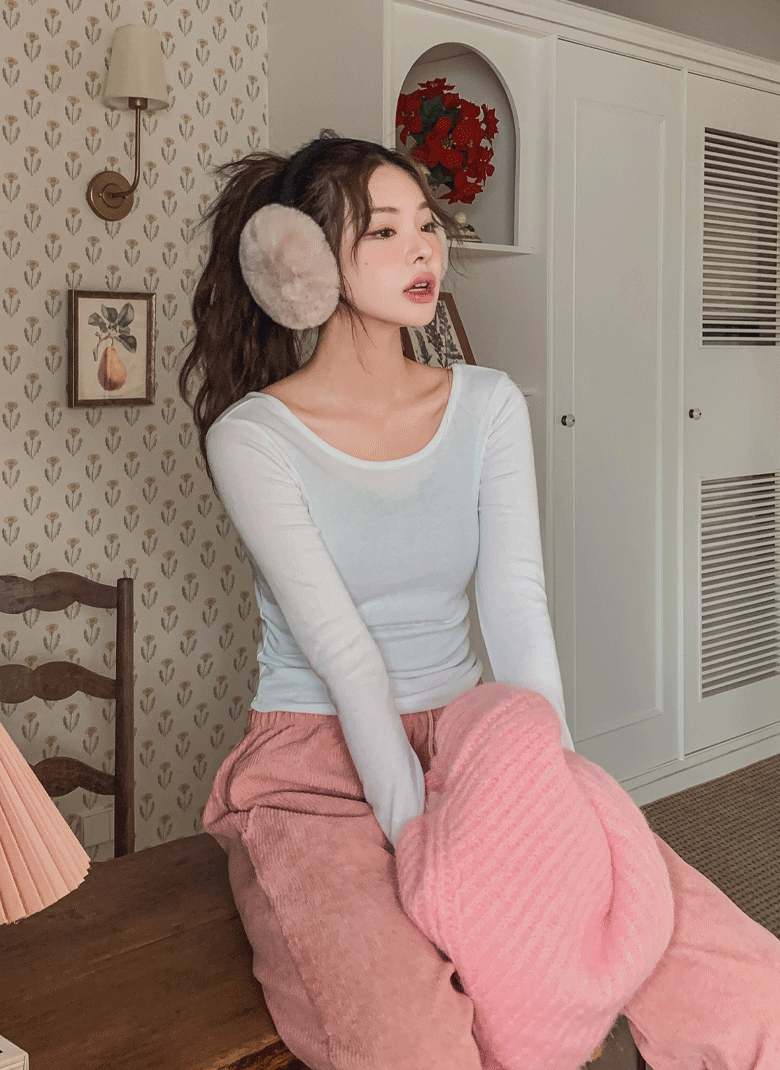 ULAN（ユレン）の「ベーシック起毛ラウンドUネック長袖（Tops）」