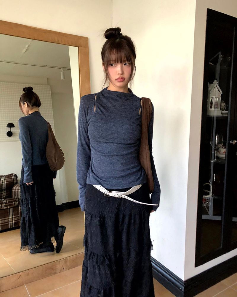 Peulha Slit Mock-Neck Long-Sleeve Tee