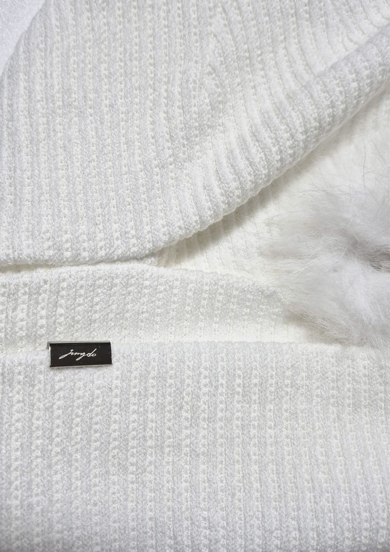  FLUFFY FORM BEANIE . WHITE