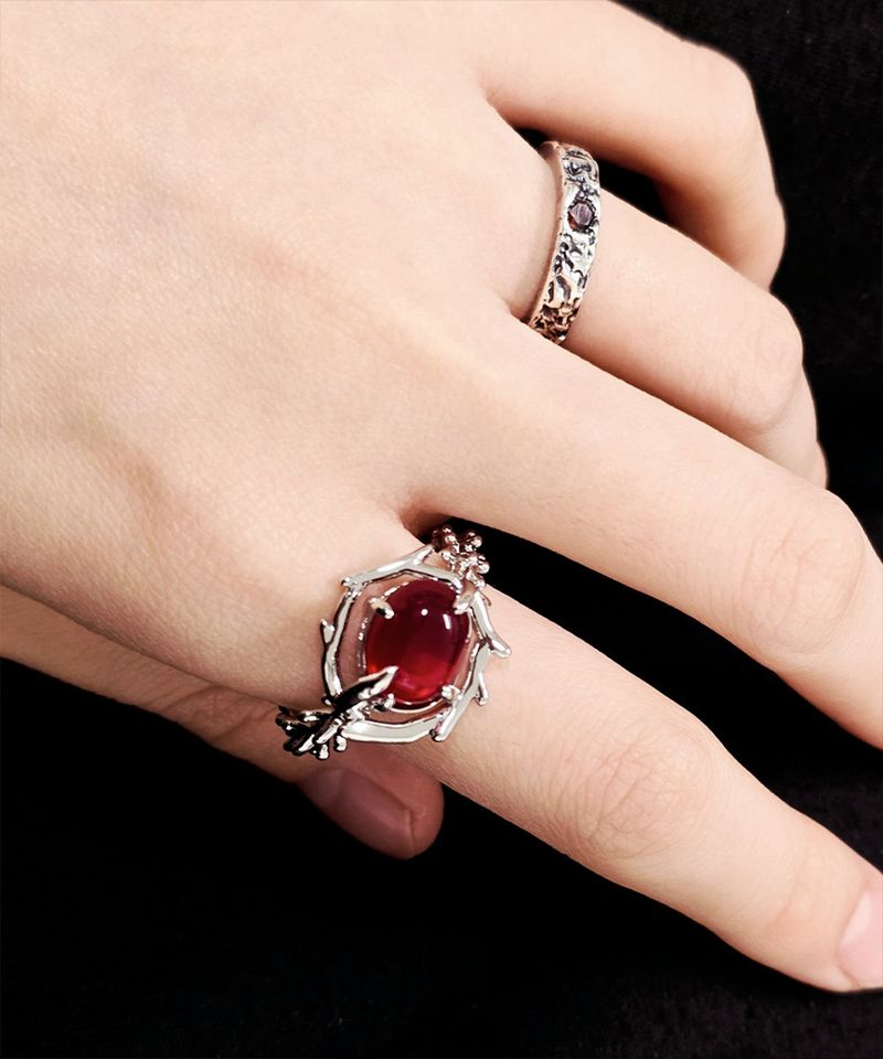 Red Vine Unique Ring