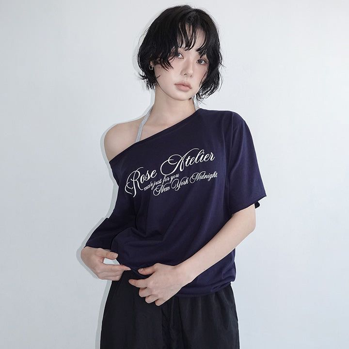[Robbins] Lettering One Shoulder Short-Sleeved T-shirt - 3 color