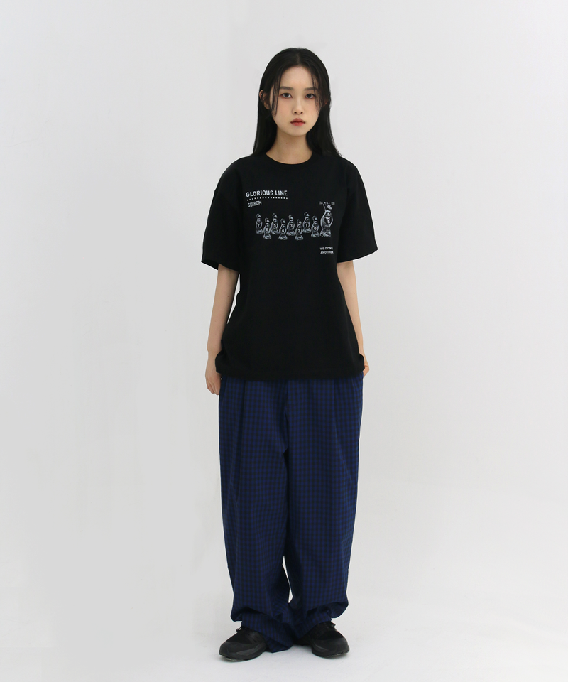 GLORIOUS LINE T-Shirt in Black
