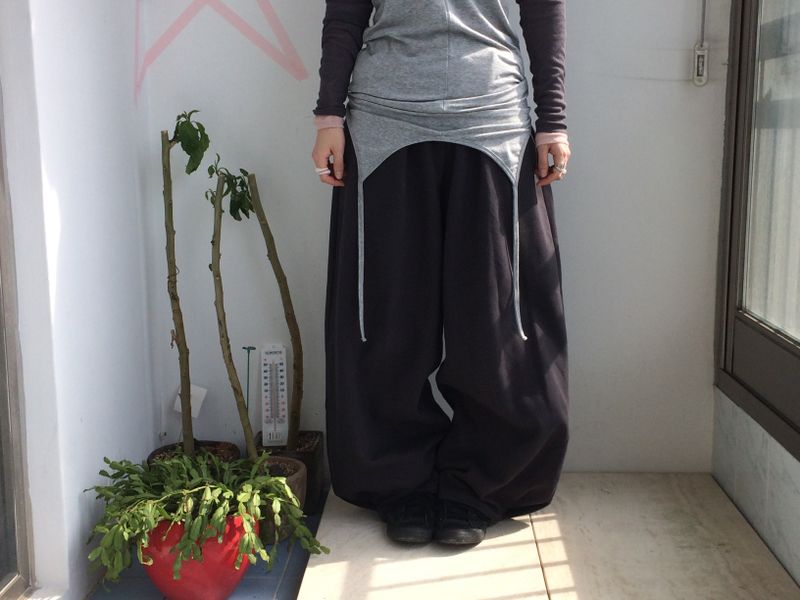loose-fit strap sleeveless