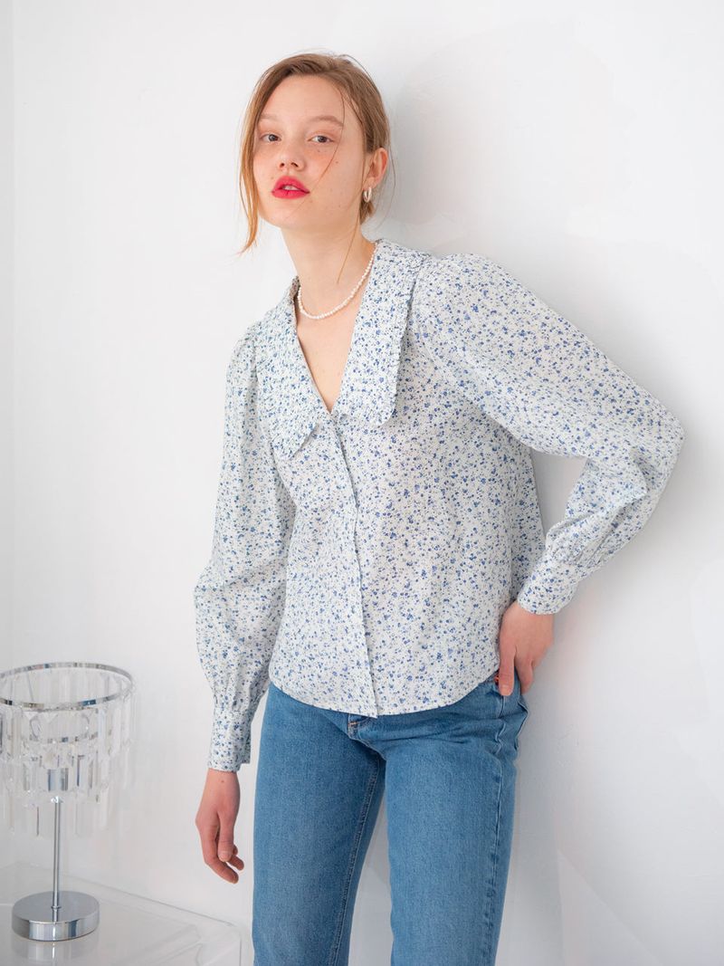 vem.ver(ベムバー)の「COTTON RUFFLE COLLAR BLOUSE_FLOWER(Tops)」