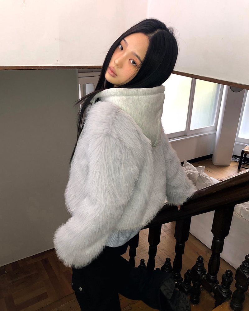 Hoa Color-block Hooded Zip-up Fur Jacket