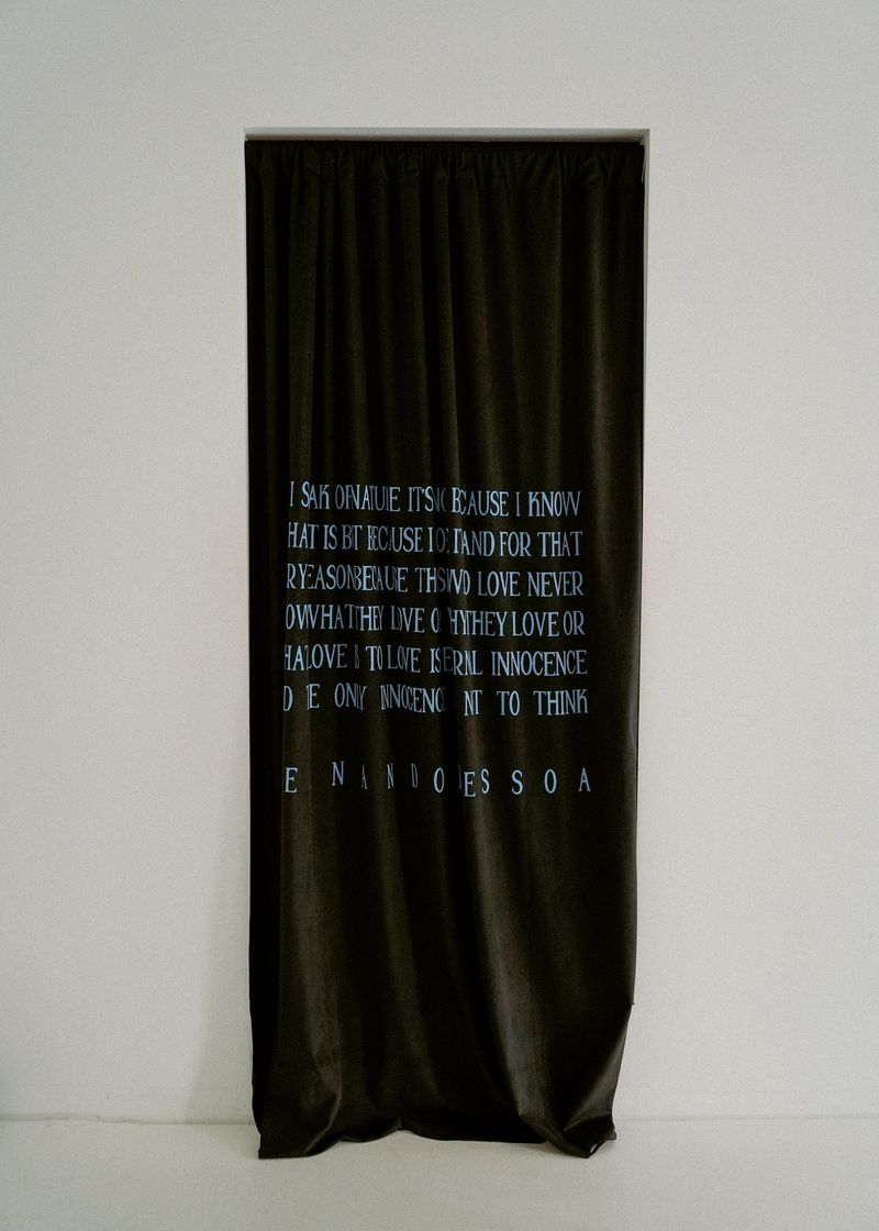 LNL pessoa black curtain