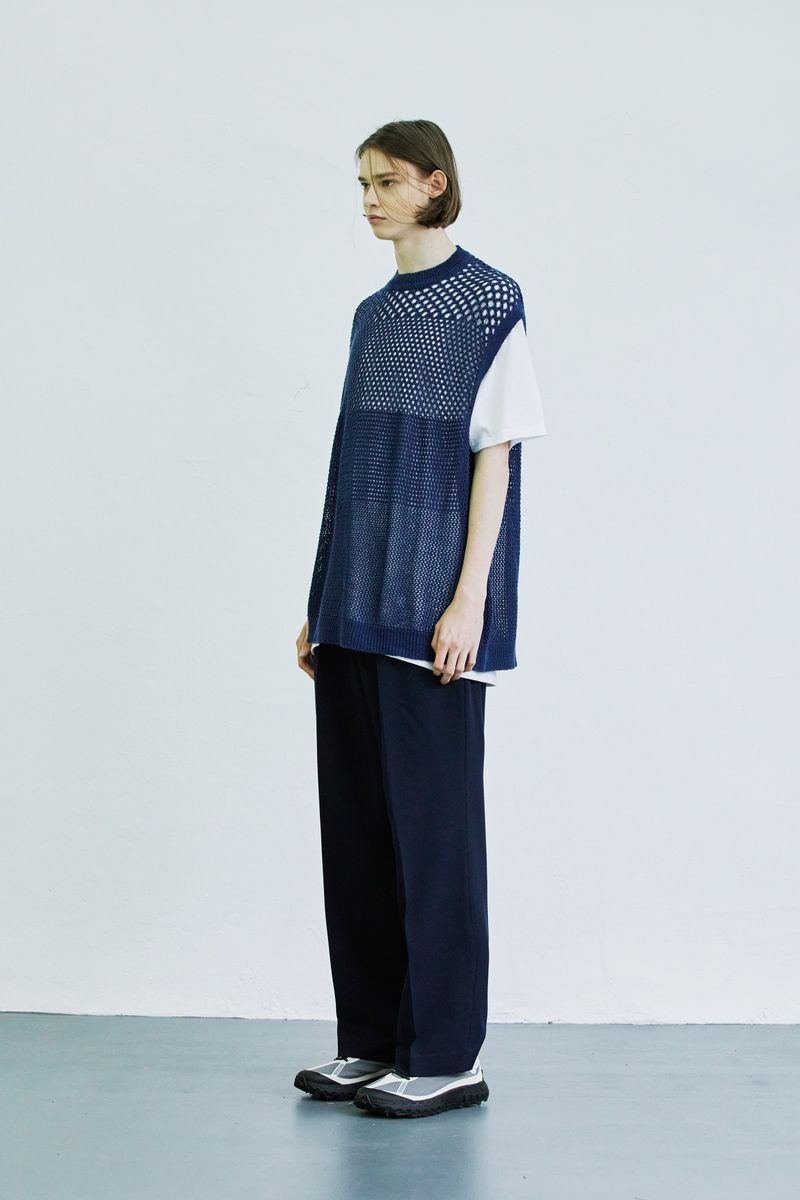 gradation punching knit vest navy