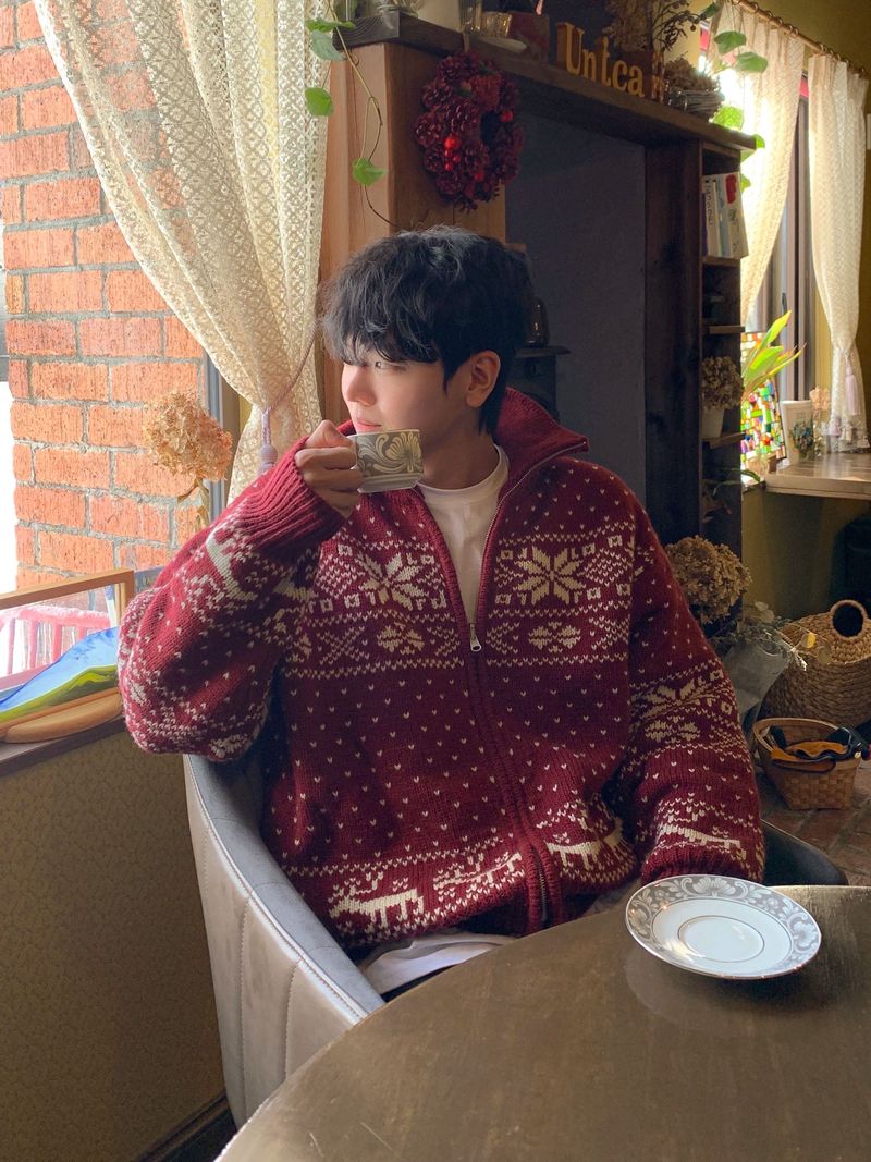 [Premium] Santa reversible Nordic knit zip-up