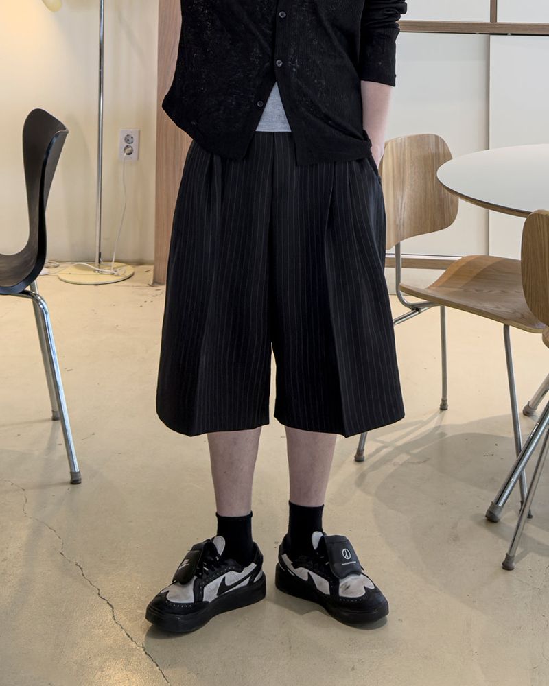 Node Pin Stripe Bermuda Slacks