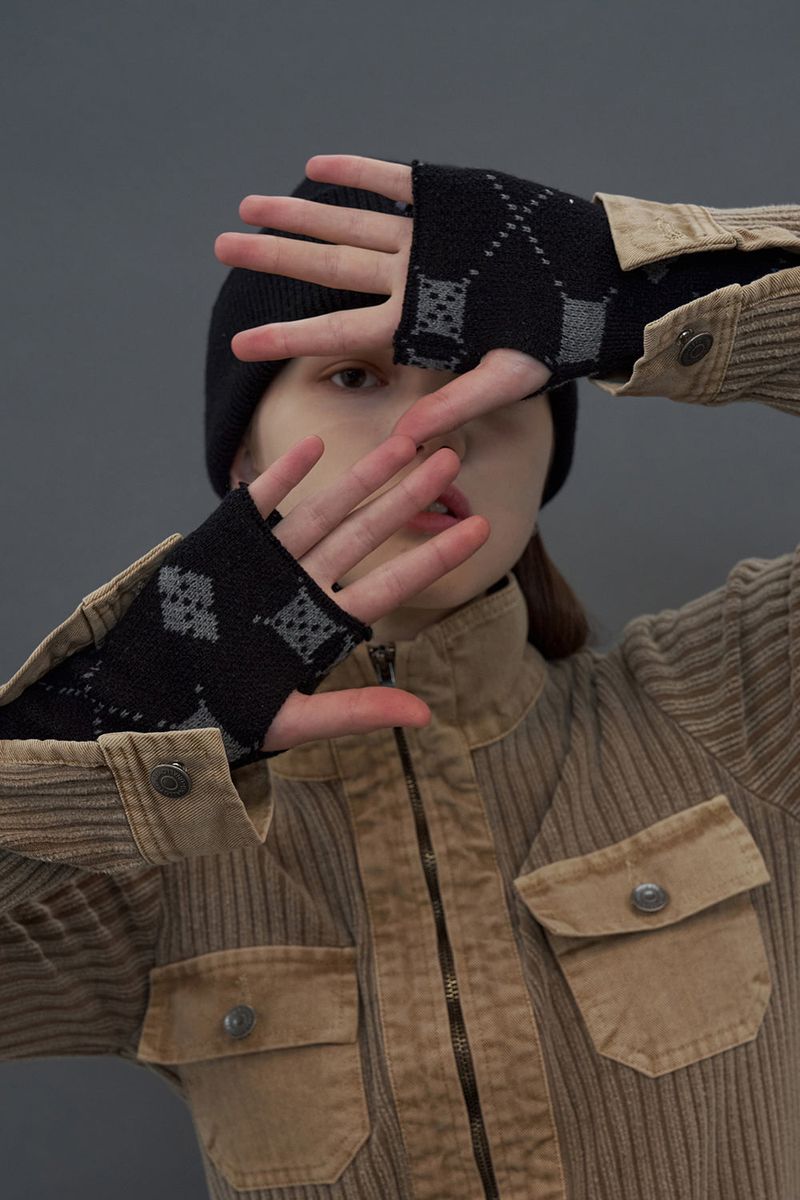 ARGYLE HANDWARMER