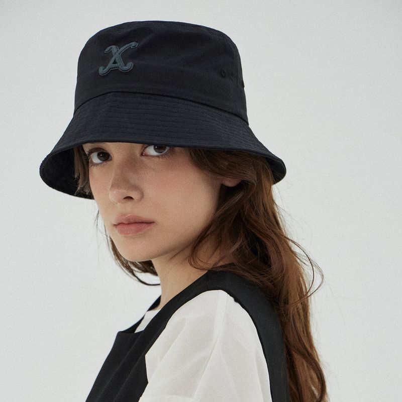 VA Curved Logo Nylon Bucket Hat / Black