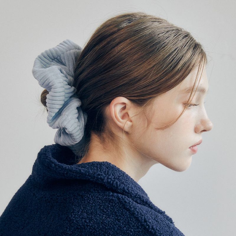 CORDUROY SCRUNCHIE (SKY BLUE)