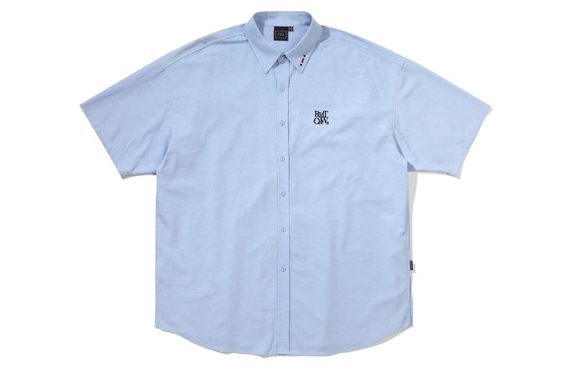 ROMANTIC CROWN(ロマンティッククラウン)の「RECENT LOGO OXFORD SHIRT_SKY BLUE(Tops)」