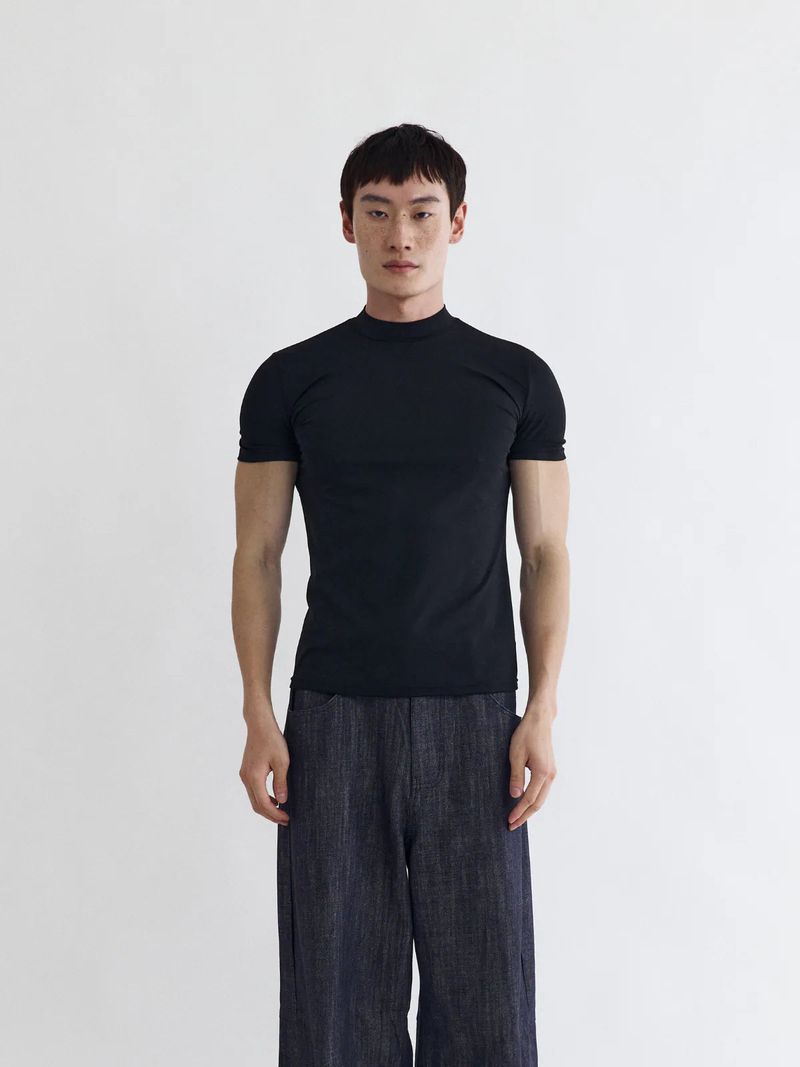 Remesso（レメッソ）の「26SS TP3 High-Neck Slim-Fit Cropped Tee（Tops）」