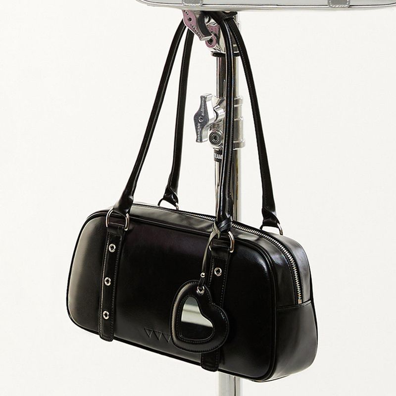 VVV(ブイブイブイ)の「Heart Mirror Buckle Shoulder Bag _ Black(Bags)」