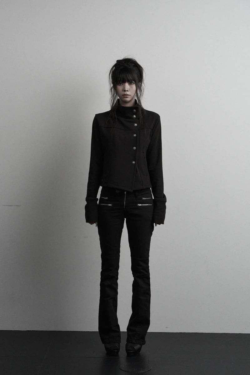 [label] antique emblem high-neck crop jacket (black)