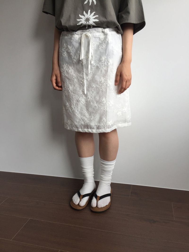 Flower applique skirt (1color)