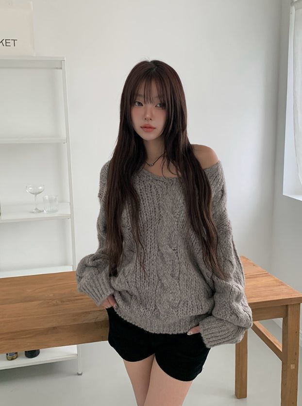 Hearts Cable Loose Fit Wool V-Neck Knit