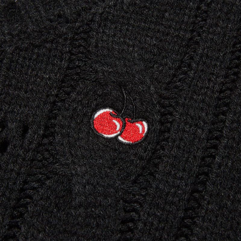 SMALL CHERRY CABLE CROP KNIT VEST [BLACK]