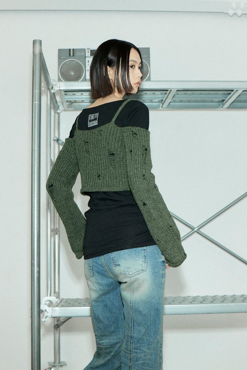 Curetty（キュリティ）の「C ボレロ オフショルダー ニット トップ カーキ（トップス）」