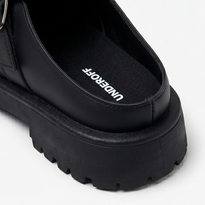 Buckle Round-Toe Clogs Black