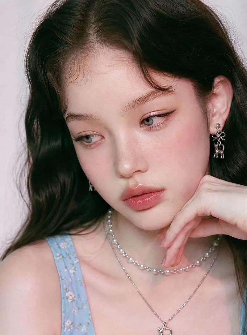 Kitty and Bow Earring - Silver Color
