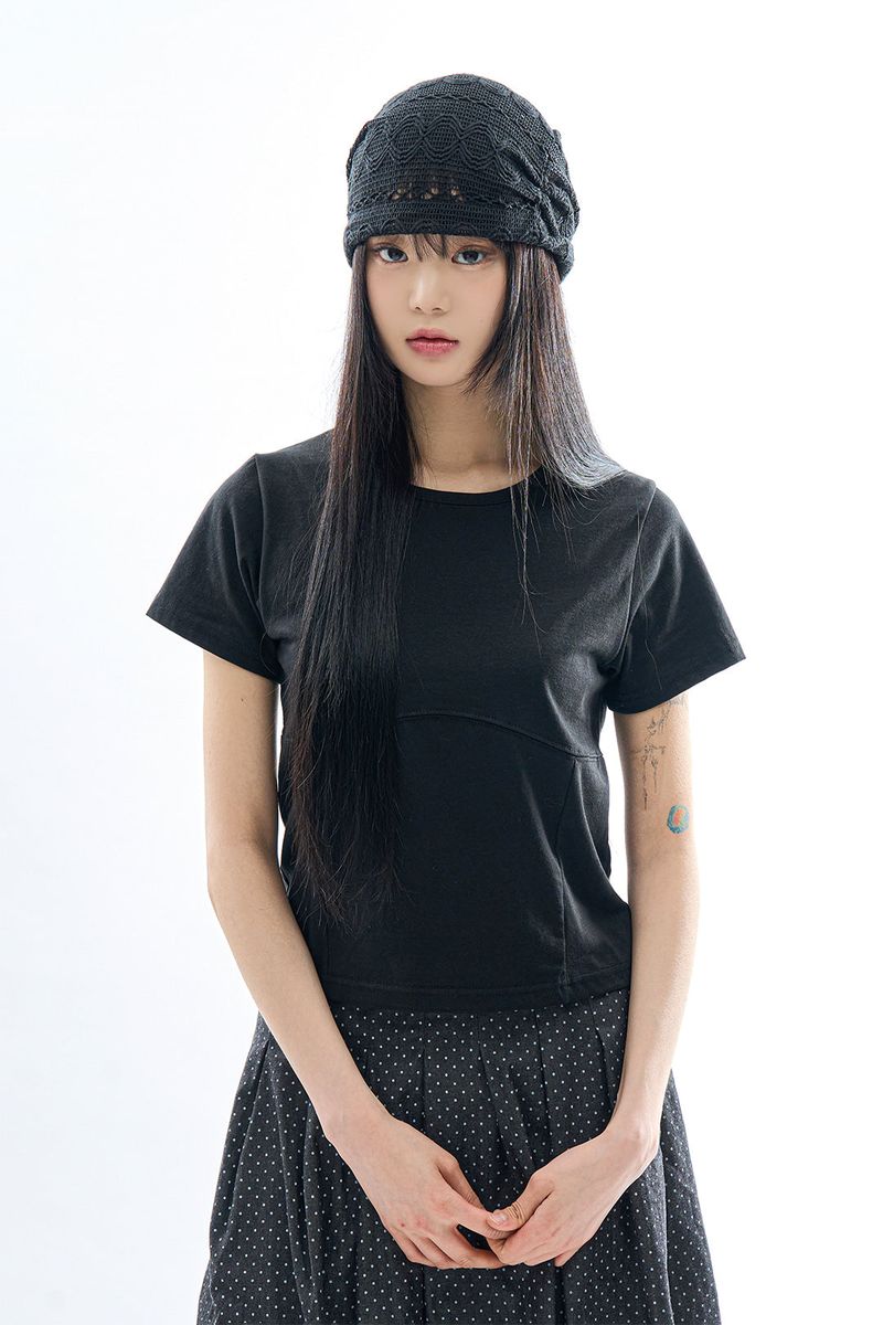Raucohouse（ラウコハウス）の「Bast line incision tee（Tops）」