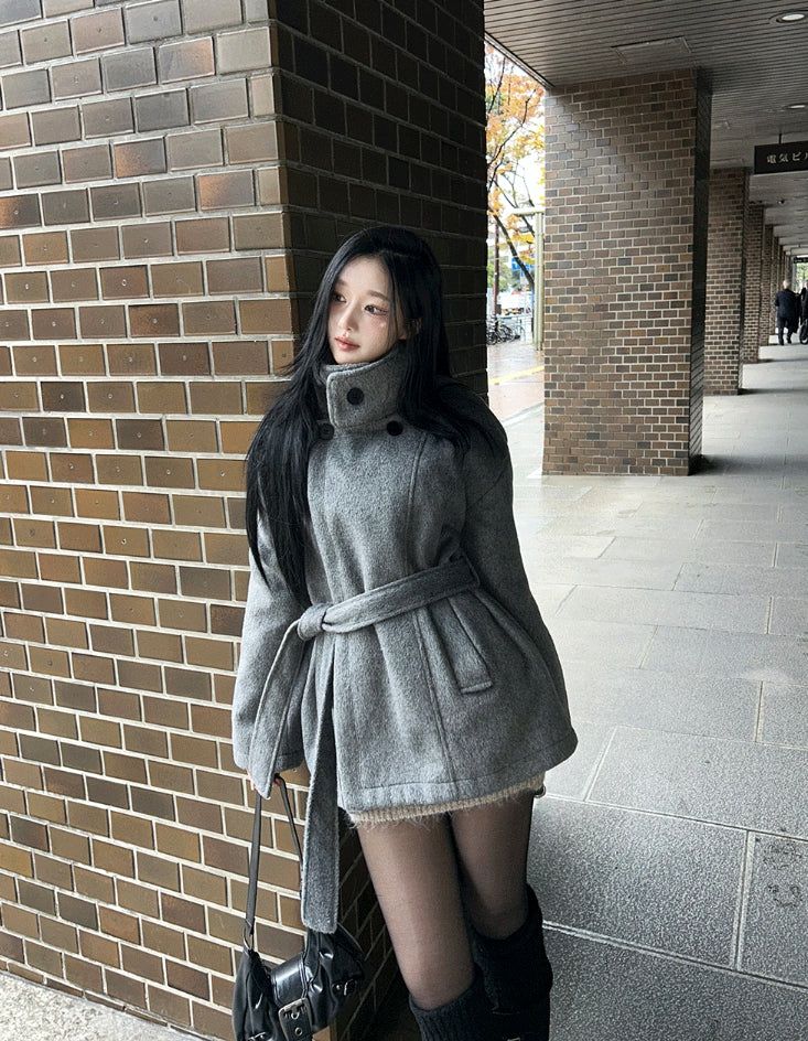 hatsukoshi（ハツコシ）の「High-neck short strap coat（Jackets/Outerwear）」
