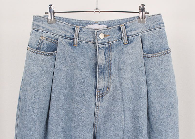 TUCK WIDE DENIM PANTS